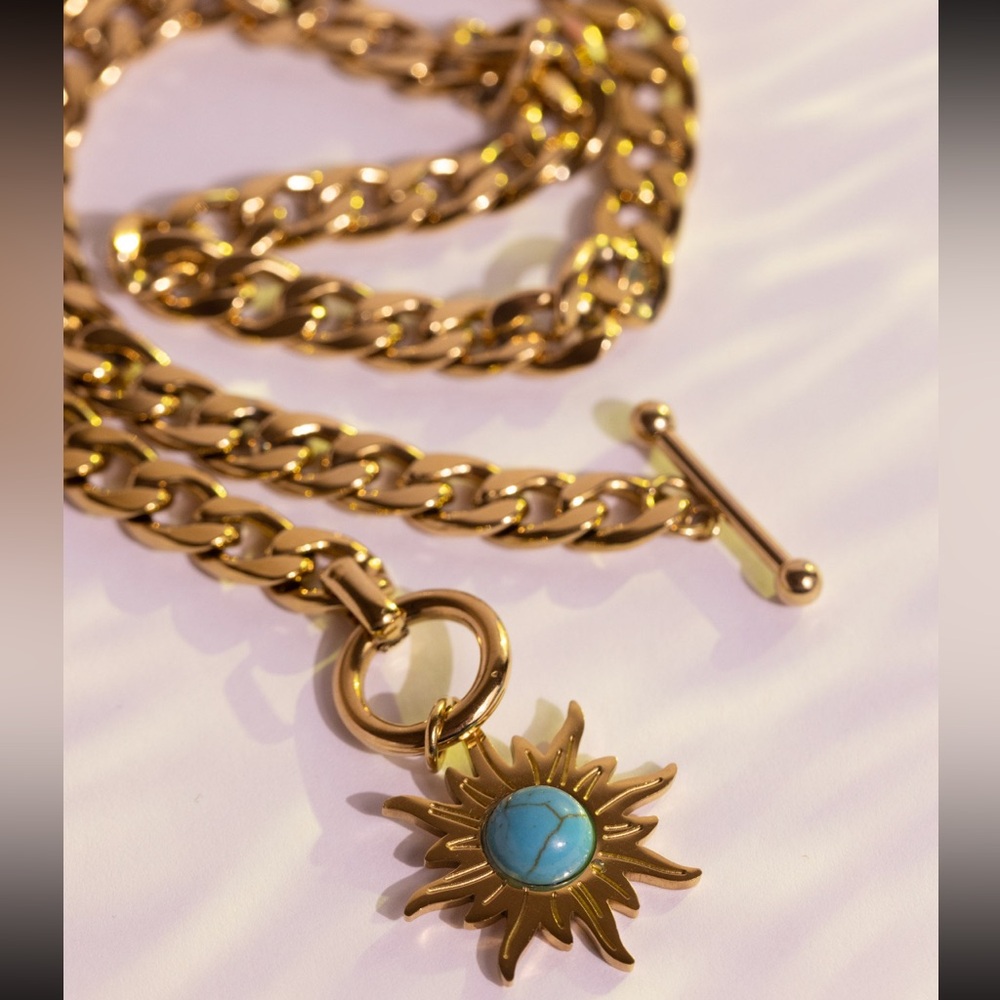 ๐ 18k Gold Sunburst Pendant Charm Necklace, Chunky Curb Chain Toggle Necklace - Picture 5 of 14